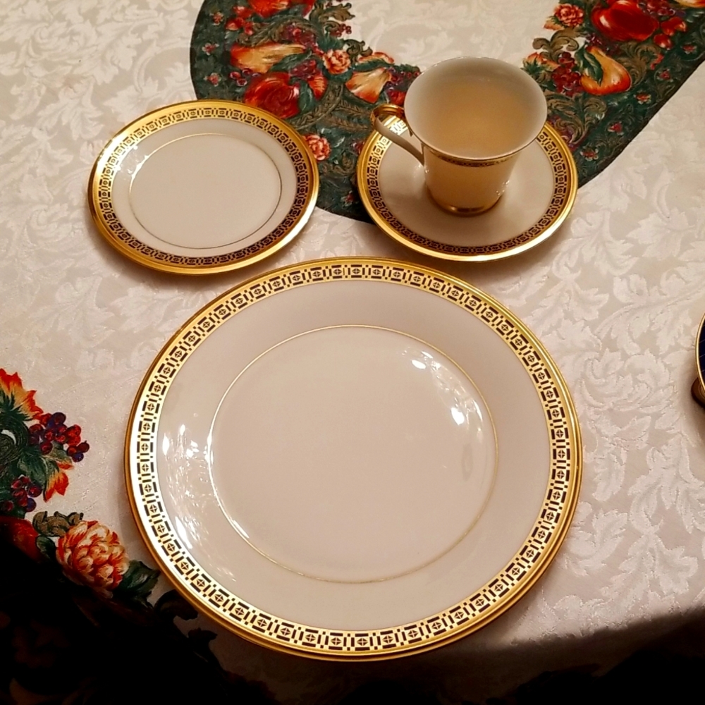 Rare Vintage Discontinued Lenox Tudor set🍃🍂
